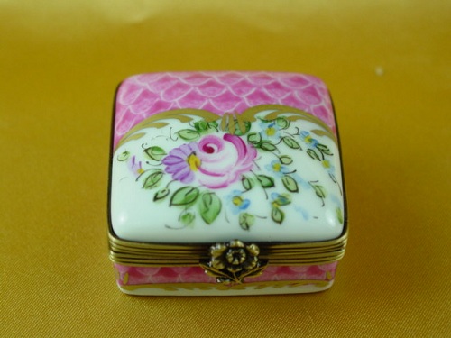 Small pink delft square with flowers