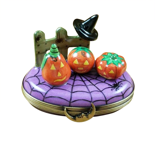 3 pumpkin scene with witch hat on fence