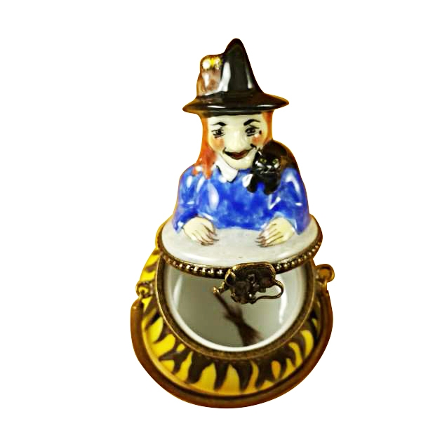 WITCH IN A POT