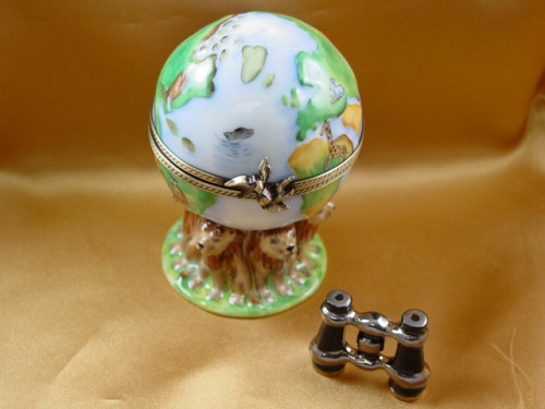 GLOBE WITH LIONS AND REMOVABLE BINOCULARS