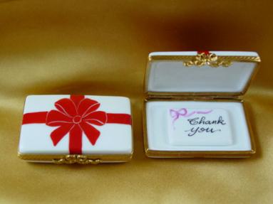 Gift box with red bow - Thank You