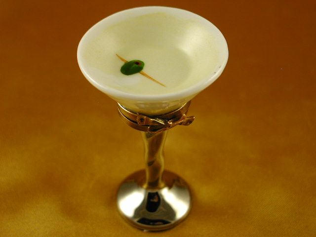 Martini glass w/olive