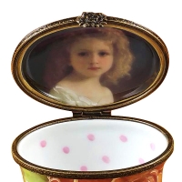 Studio collection - oval floral green - portrait of a girl inside