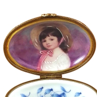 Studio collection - oval pink/blue butterfly - young girl portrait