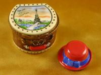 Hat box 'mon paris' red hat.. Hat box 'mon paris' red hat..
