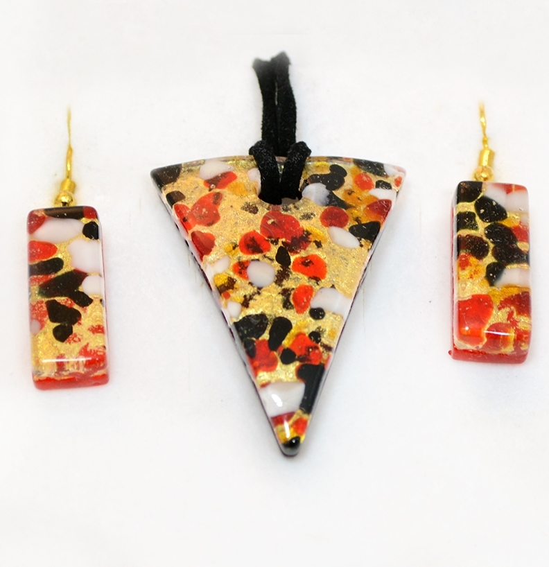 Red and gold Pendant with earrings set