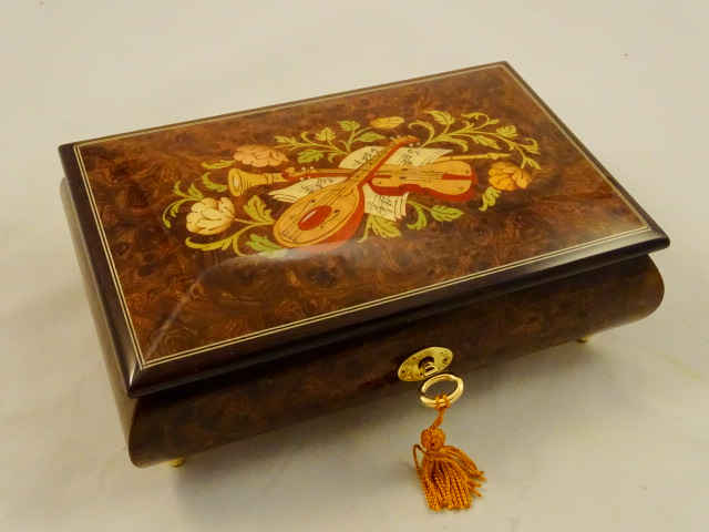 Burlwalnut Jewelry Music box with Musical Inlay
