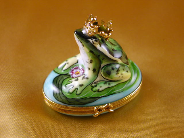 LIMOGES BOXES - FROG W/CROWN
