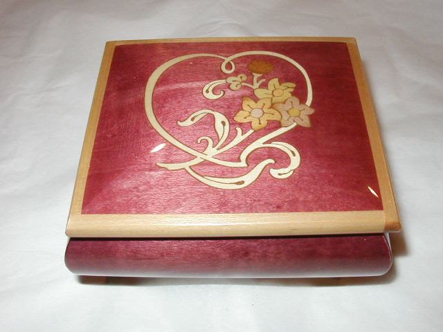 SORRENTO WINE RED HEART AND FLOWER MUSIC BOX