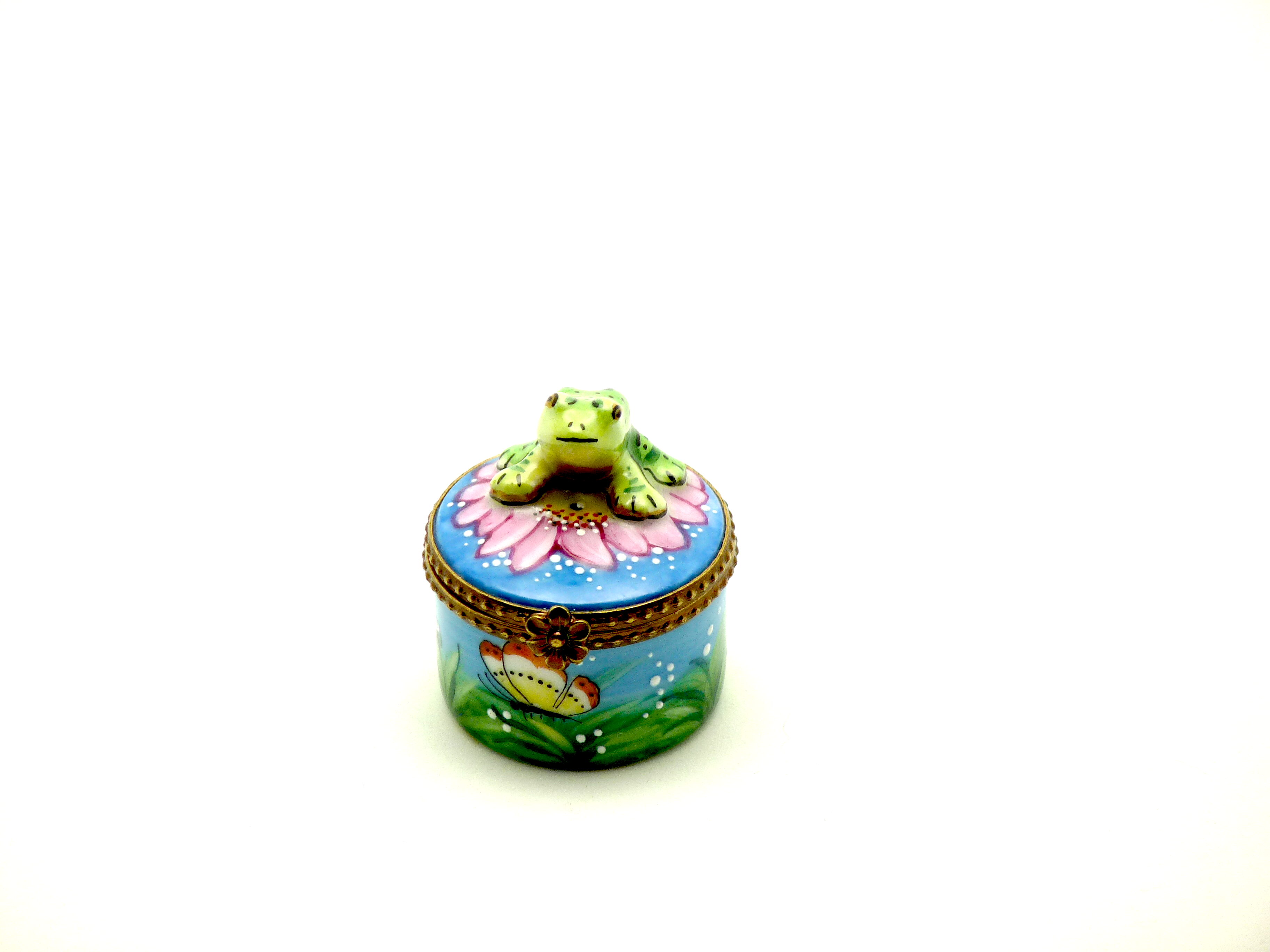 Frog on round base