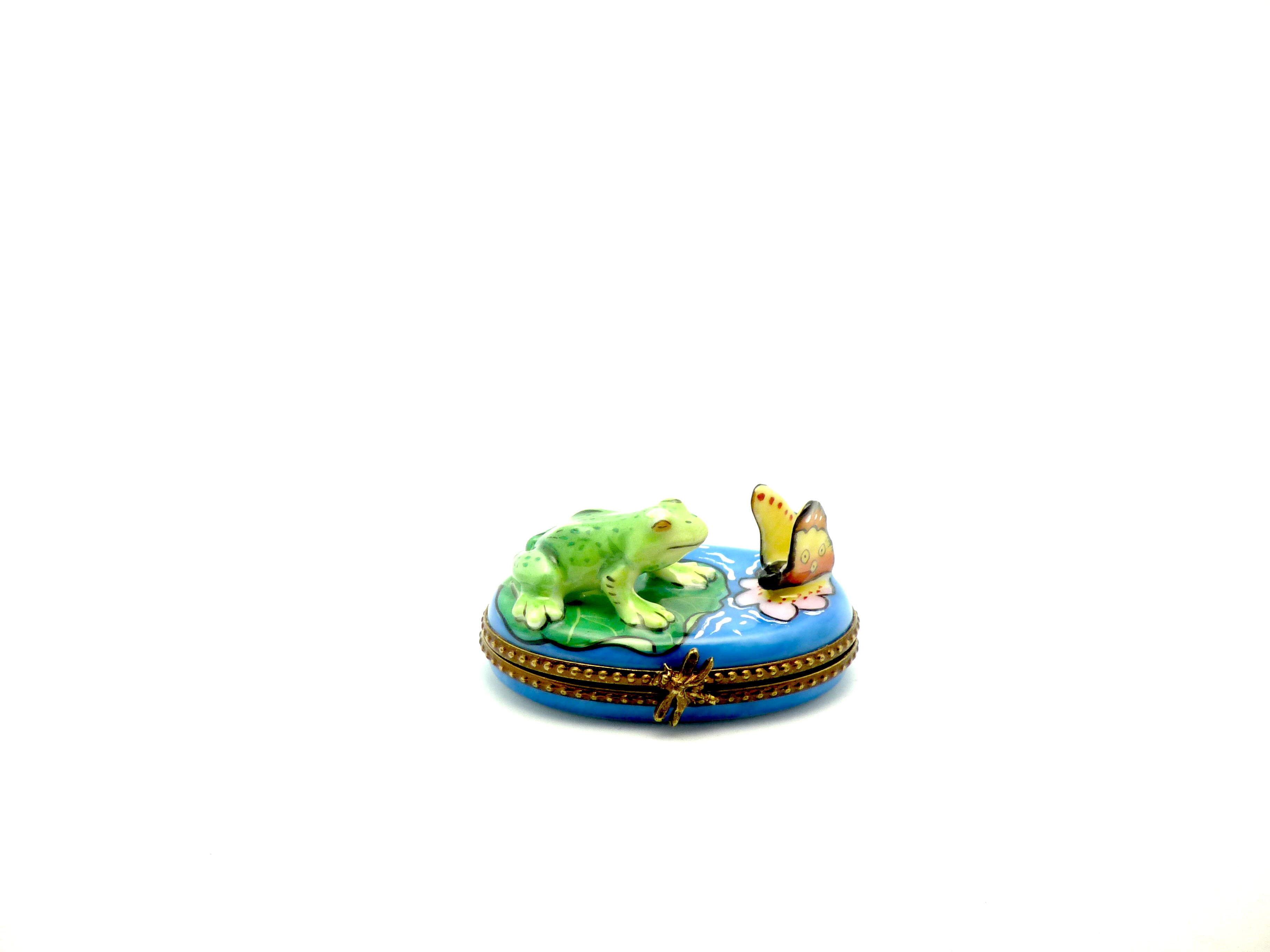 Frog with butterfly on oval