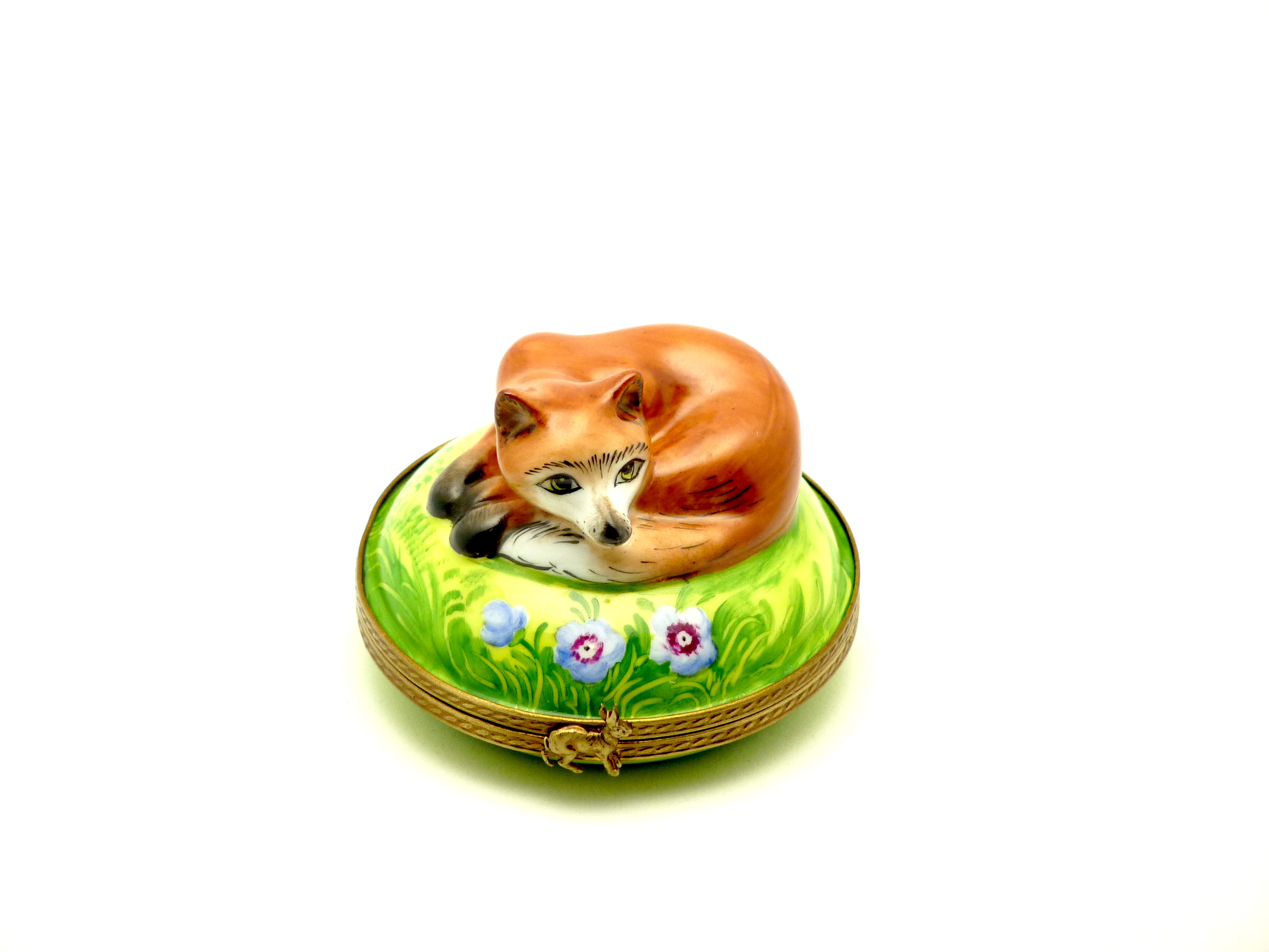 Fox on round base