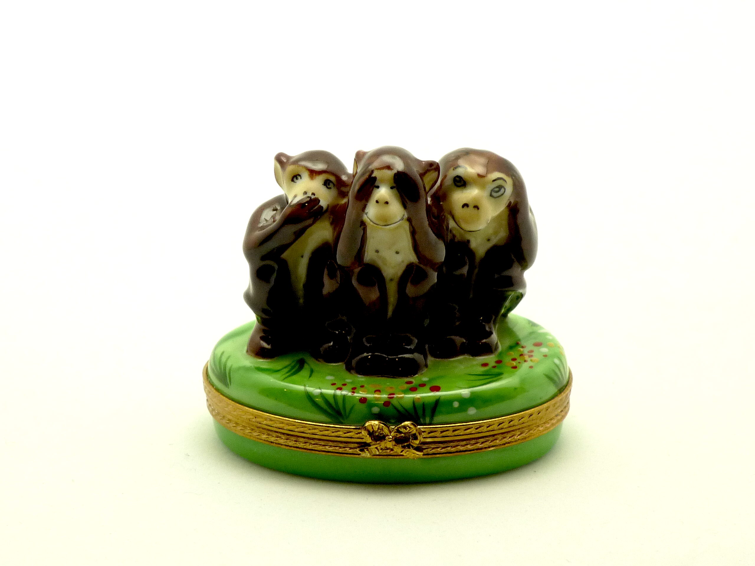 Monkeys on oval : speak no evil, see no evil and hear no evil