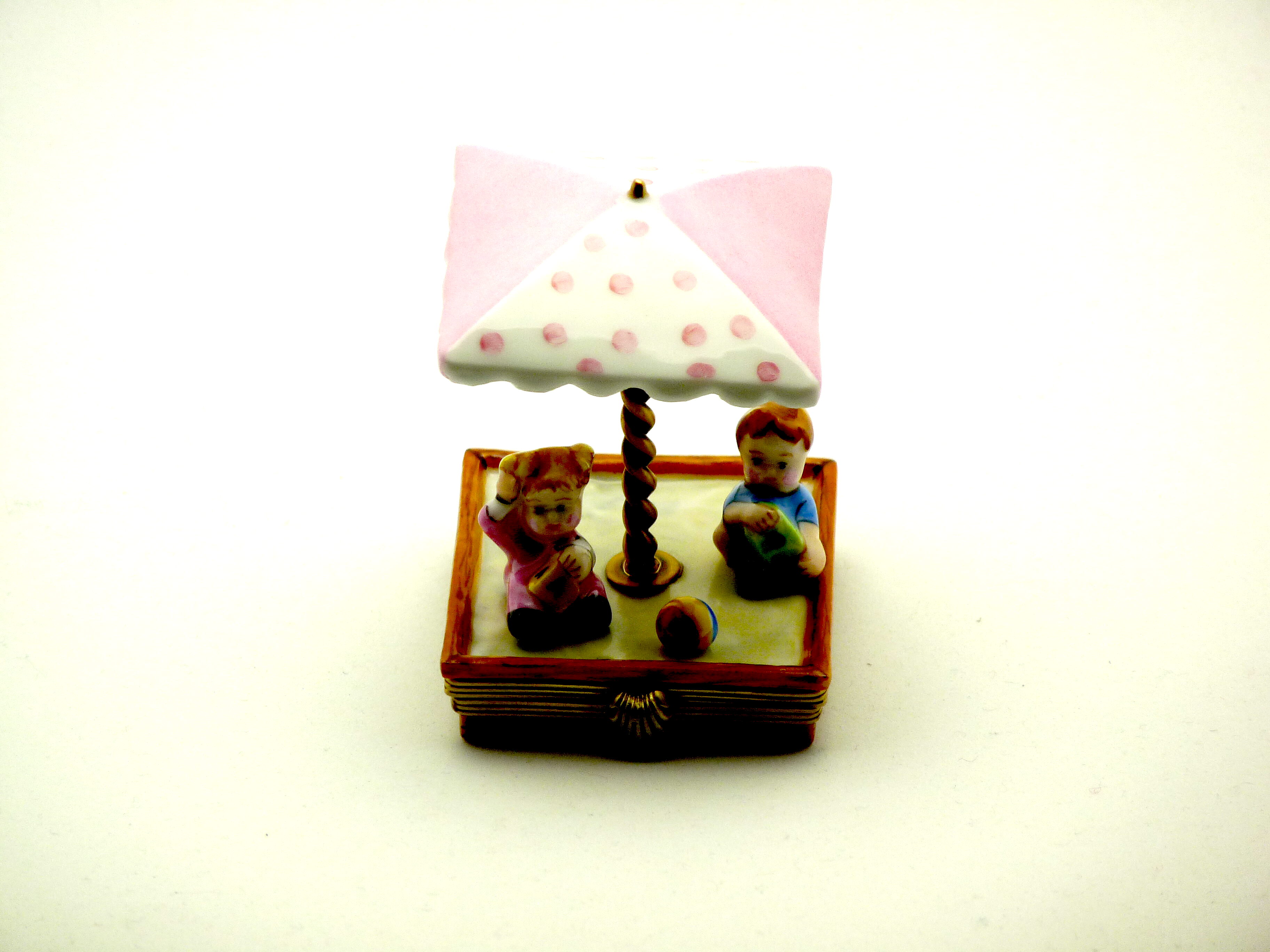Sand box with babies -pink