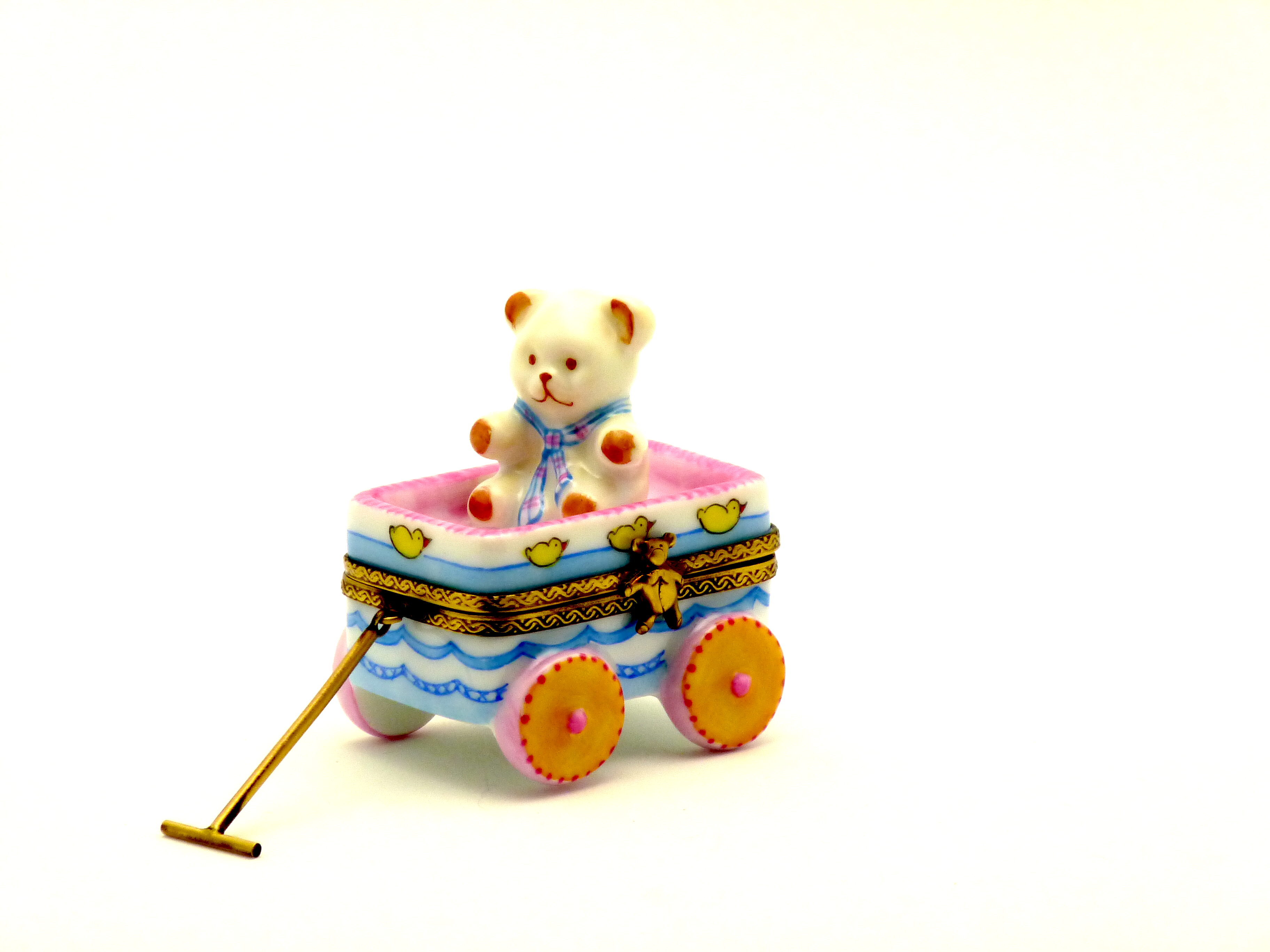 Teddy bear in wagon