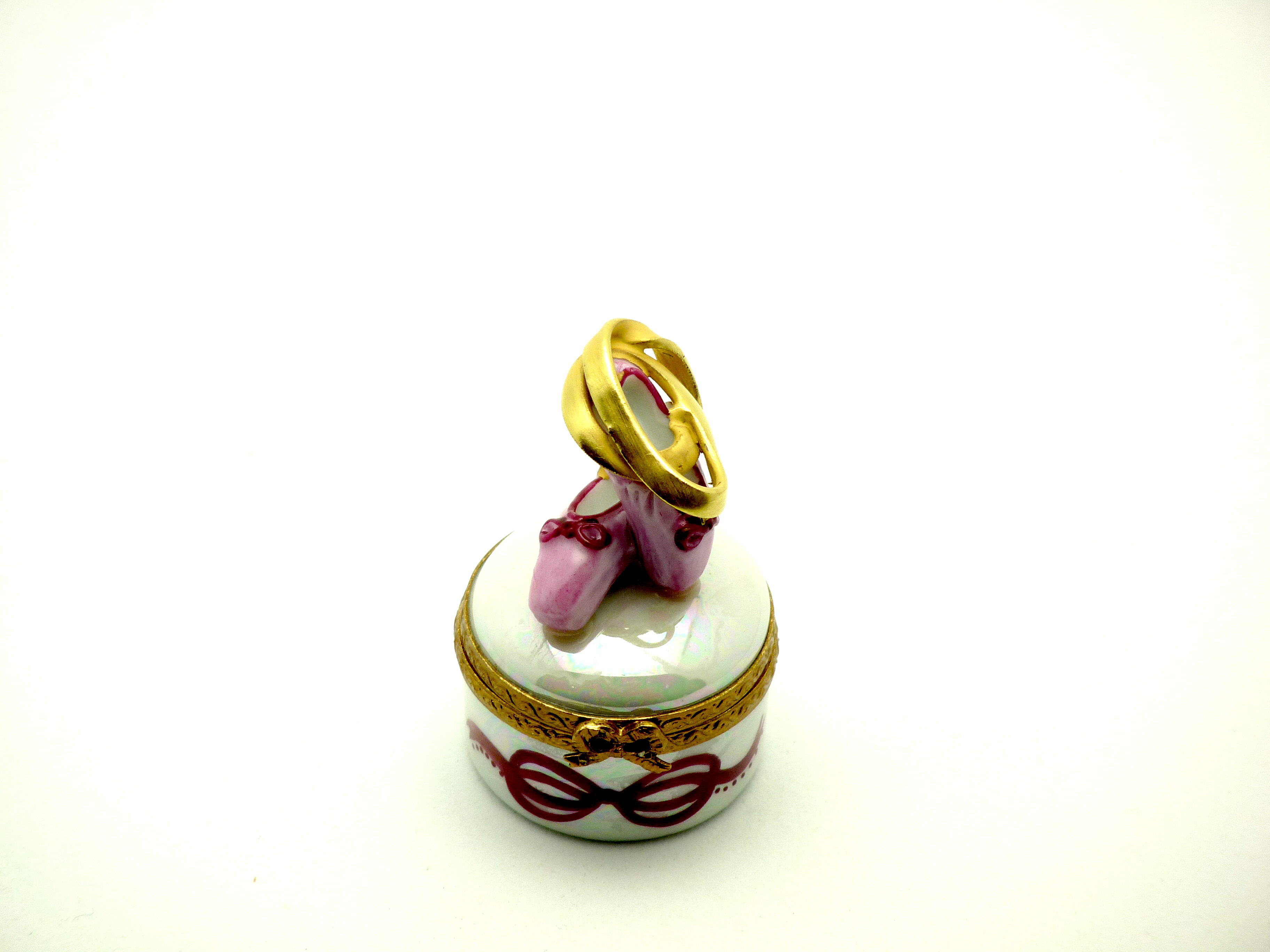 Ballet shoes on round base