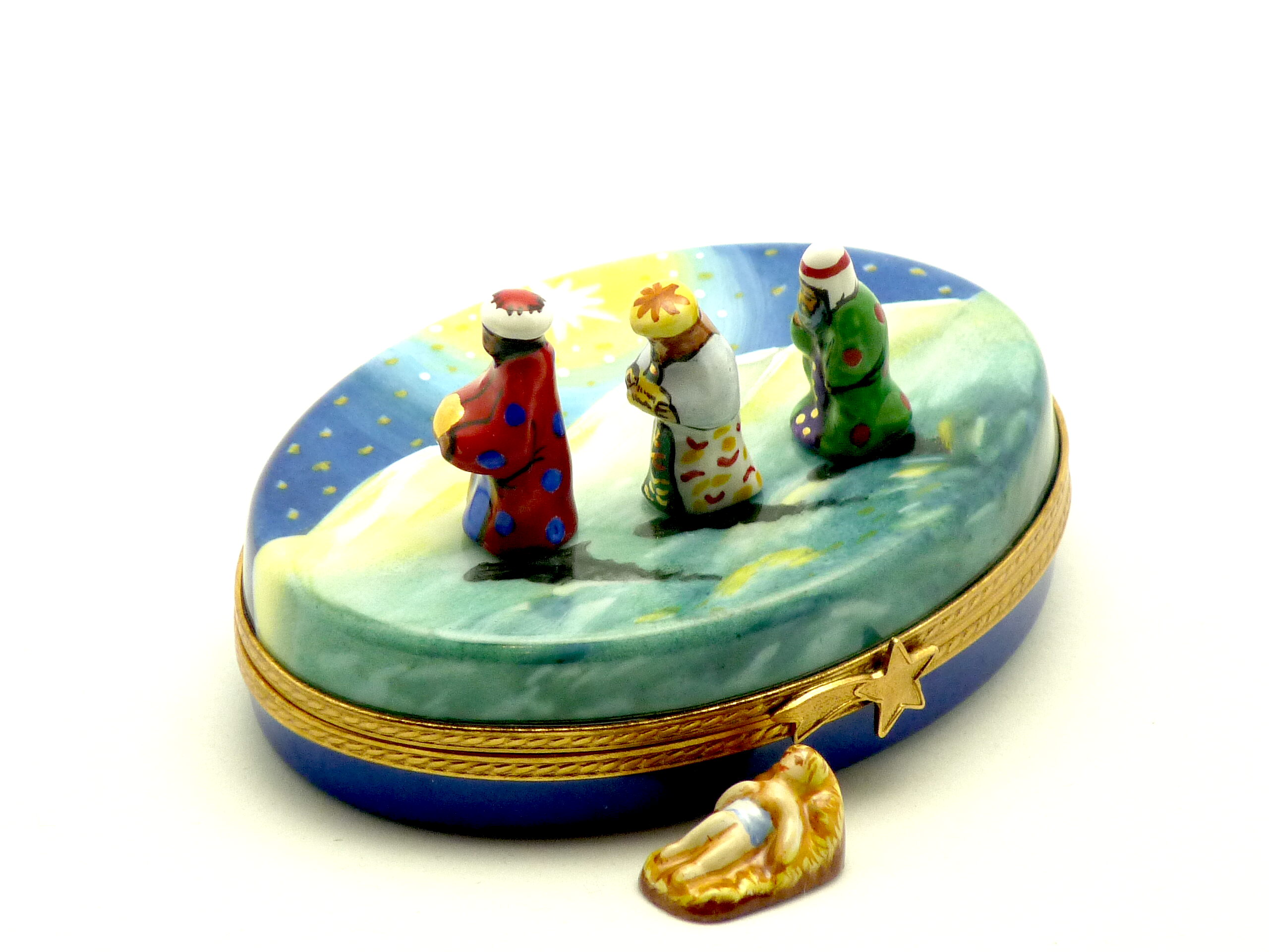 3 wisemen on oval with jesus inside