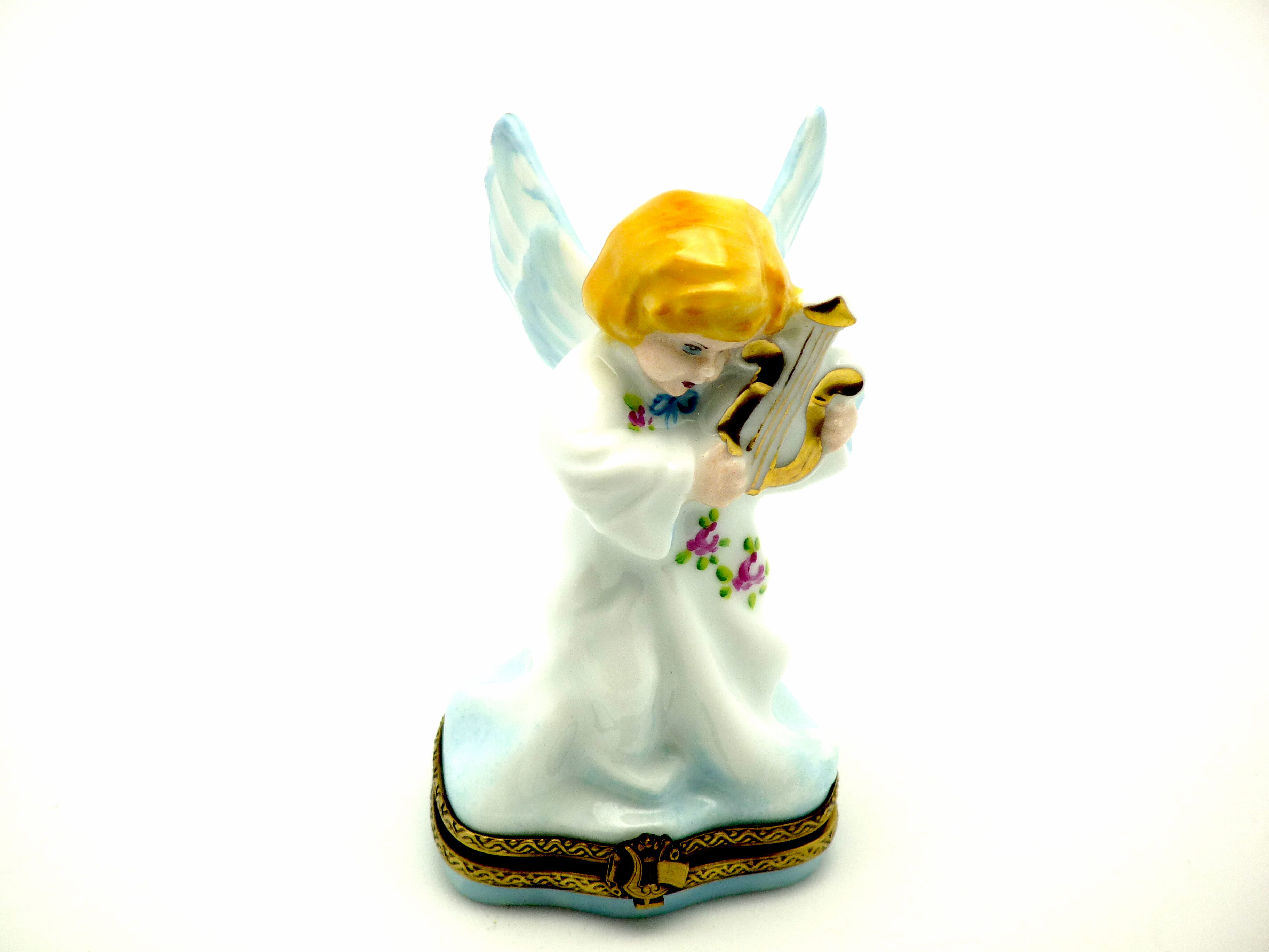 Angel with lyre