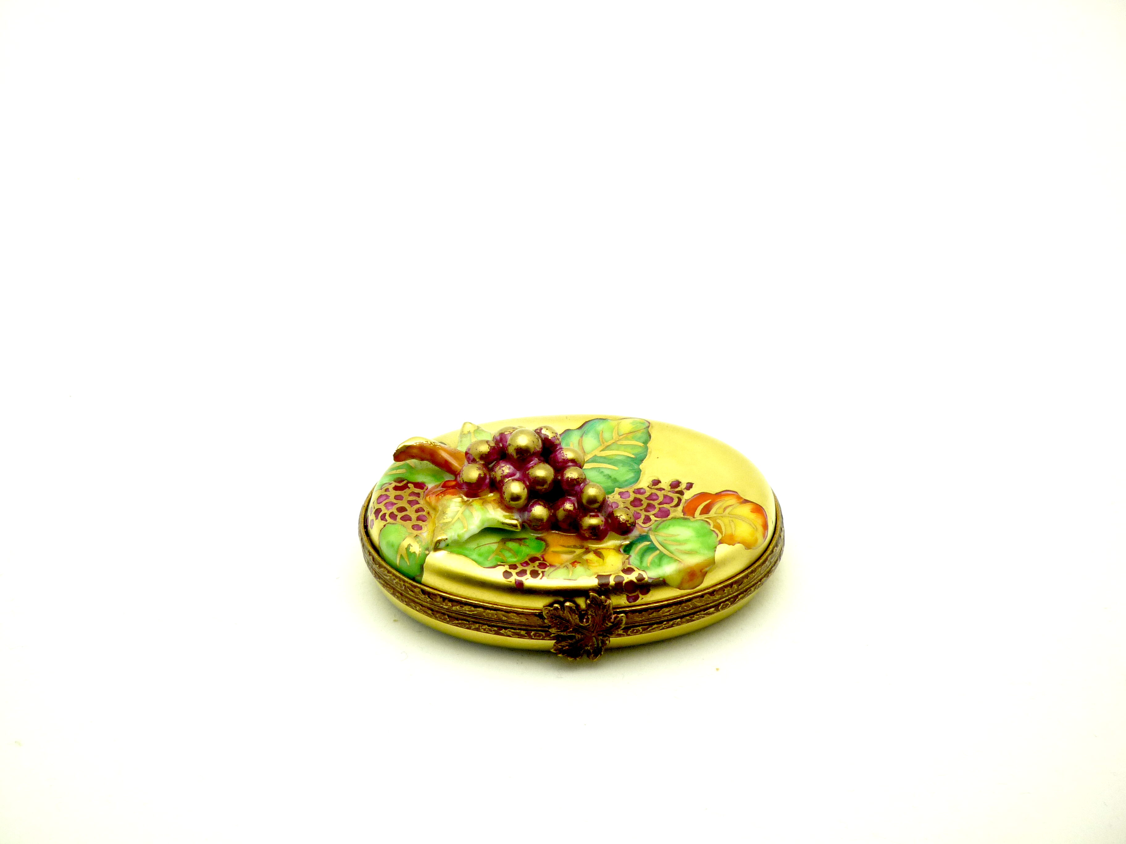Oval box with grapes 3D