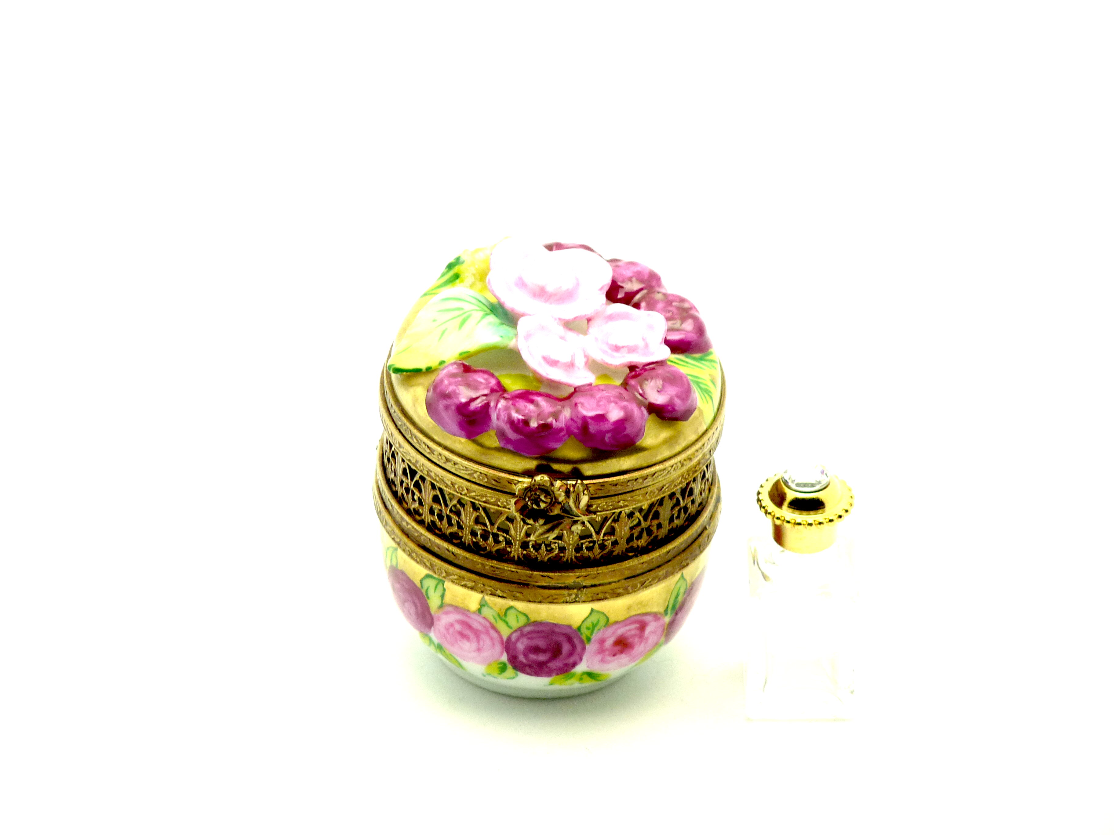 Potpourri box with flowers & parfum bottle inside