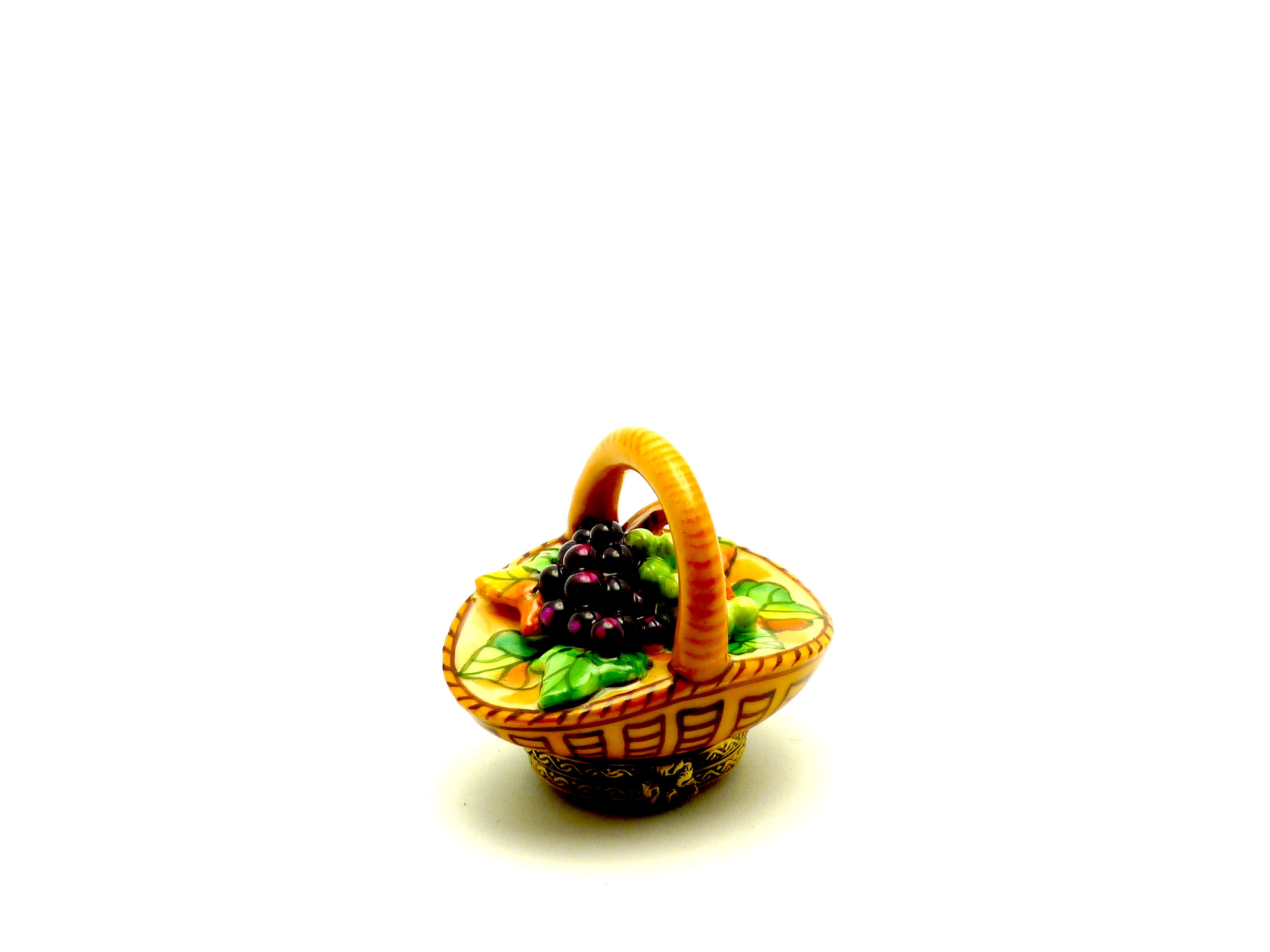 Basket with grapes