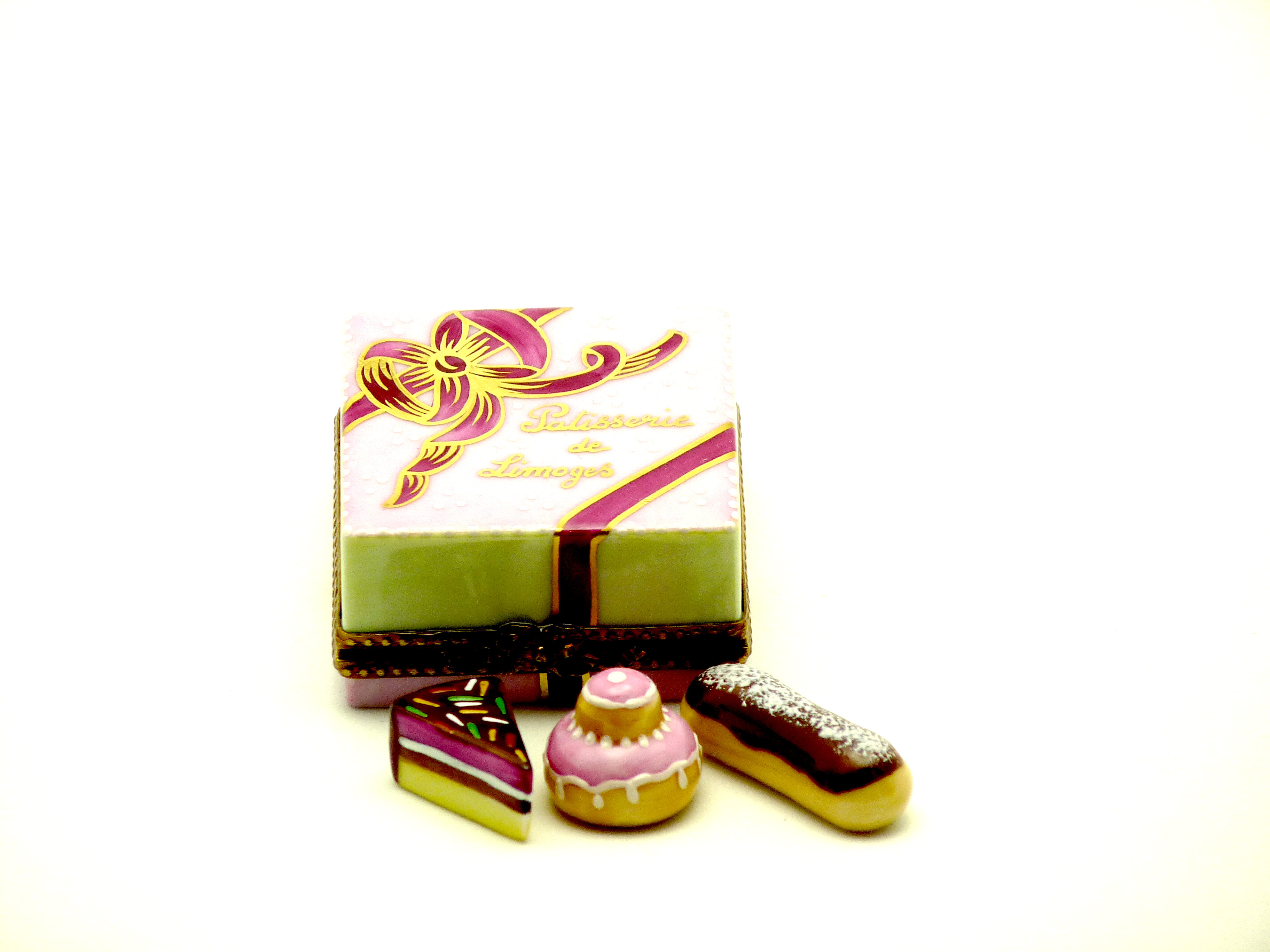 Dessert box with desserts - Patisserie de Limoges