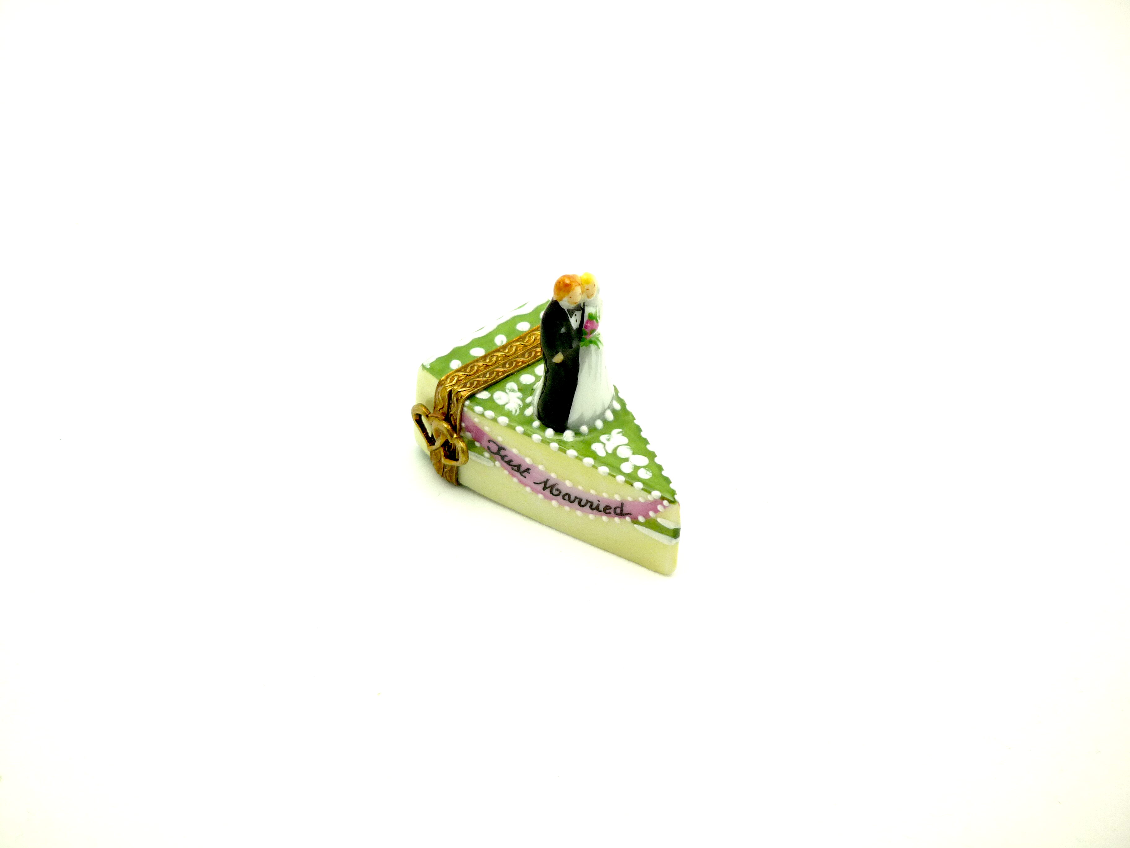 Slice cake with wedding couple :..Just Married