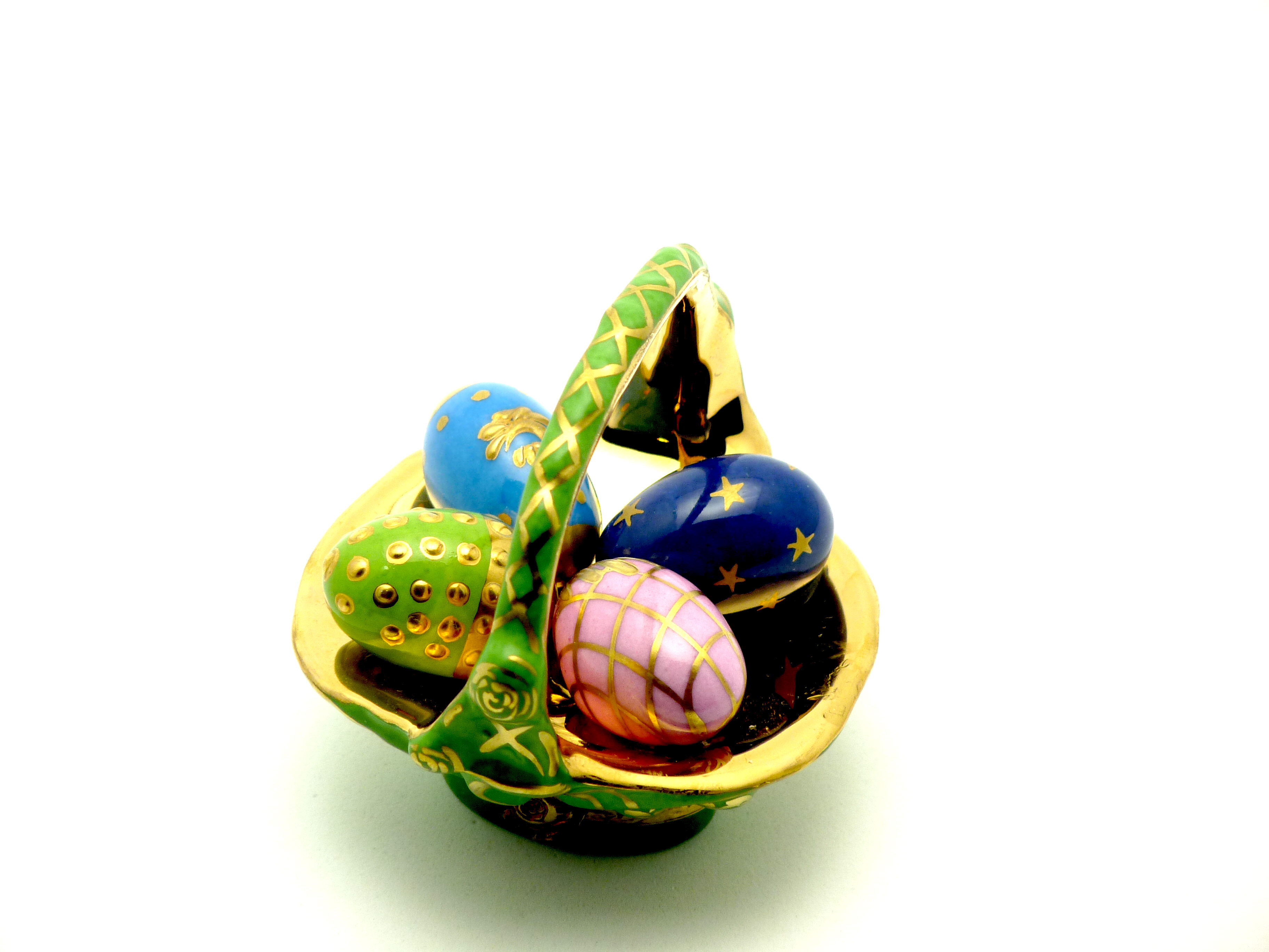 Easter basket with 4 eggs green & gold