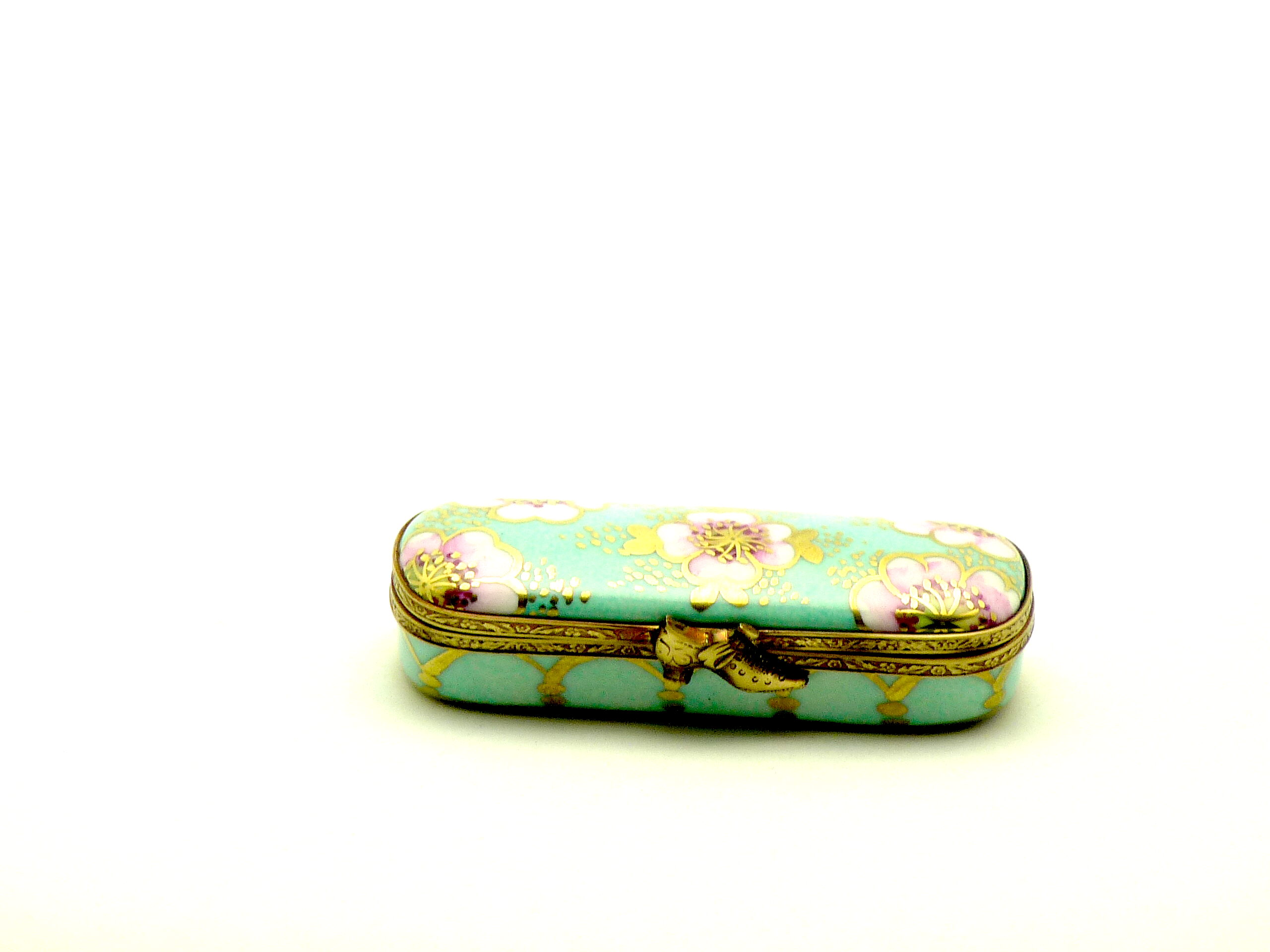 Needle box -flowers