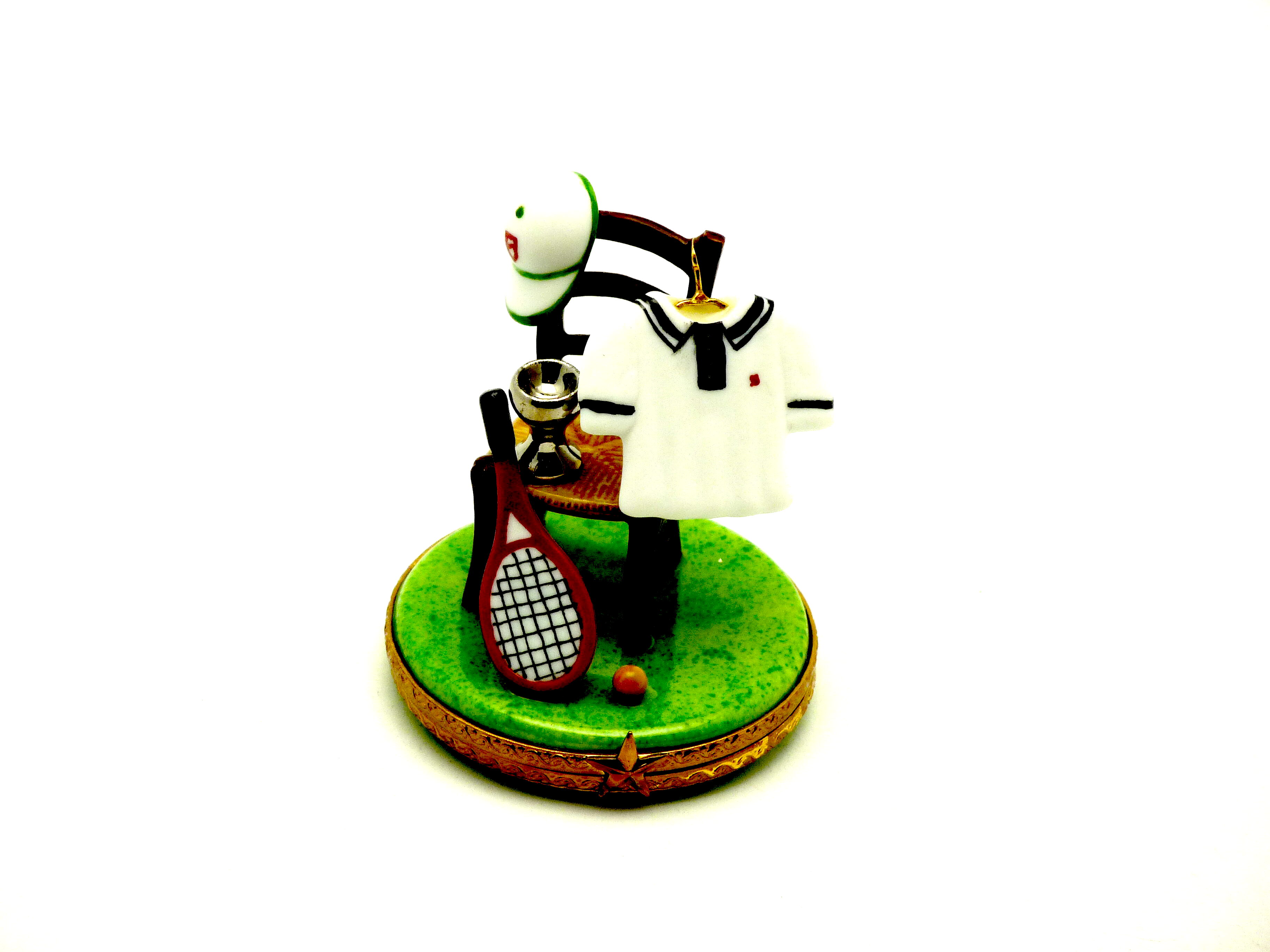Tennis gear on round base