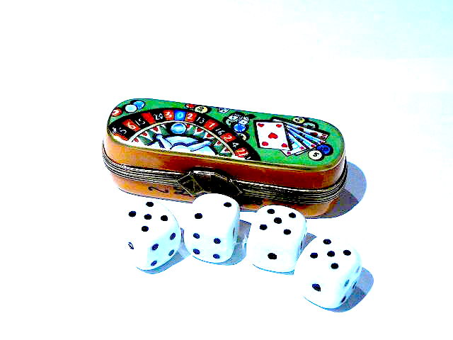 Dice box with 4 dices