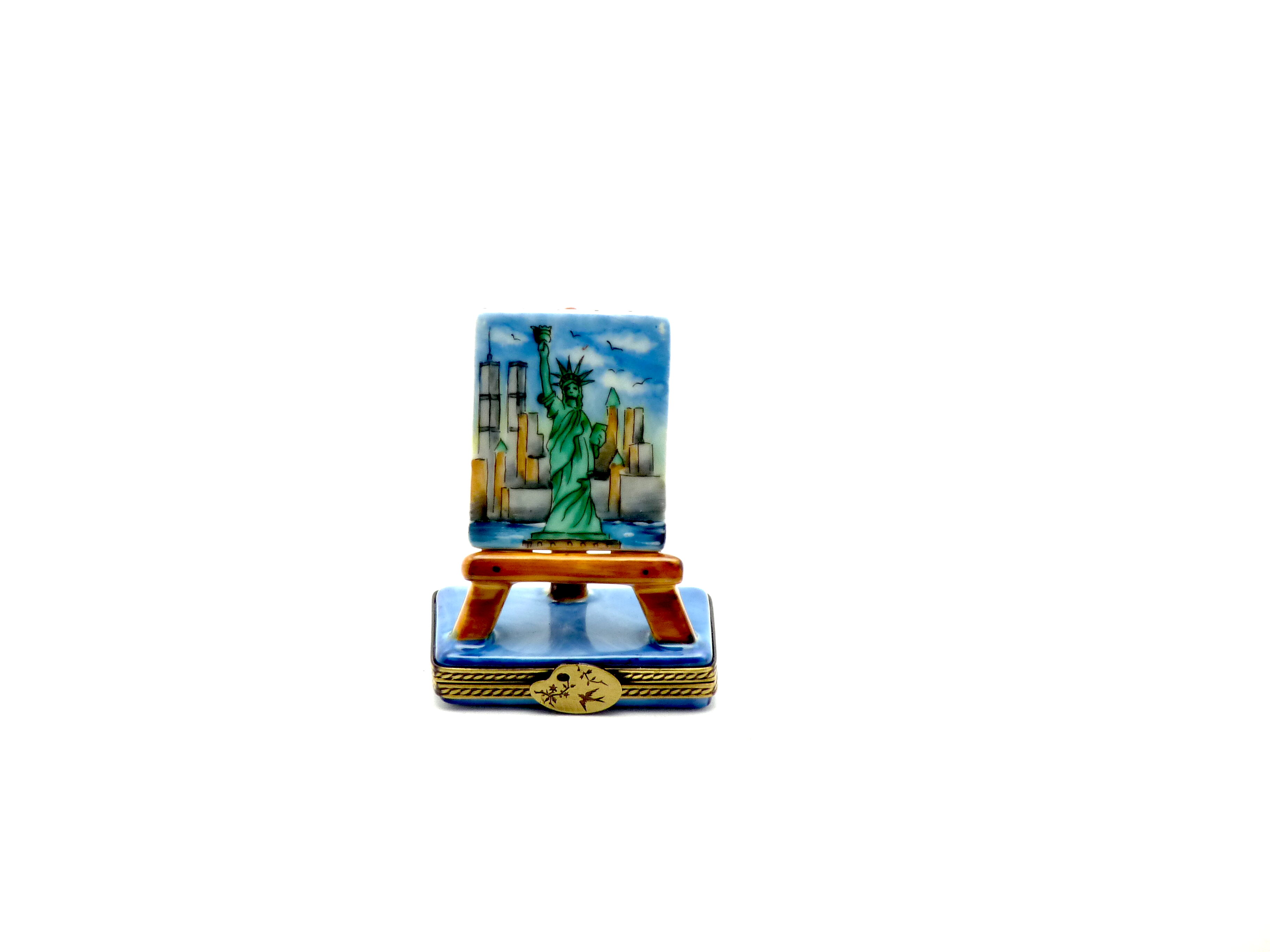 Easel Twin tower with statue of liberty