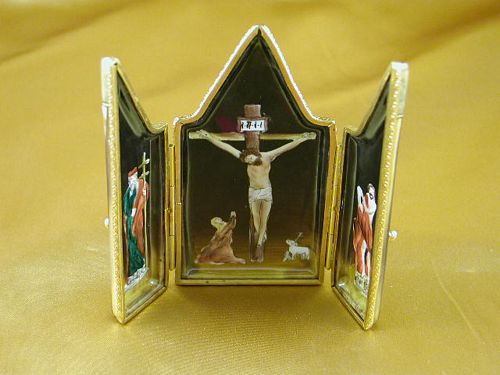 Triptych crucifix