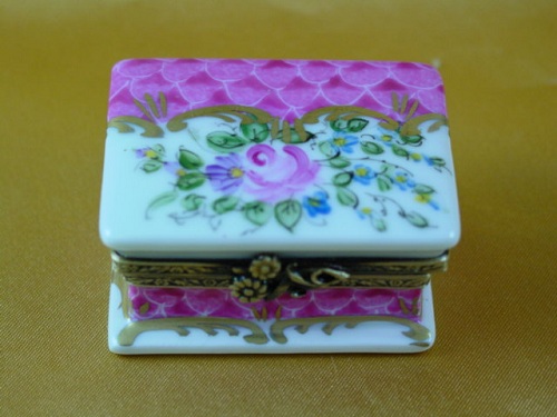 Pink rectangle with flowers
