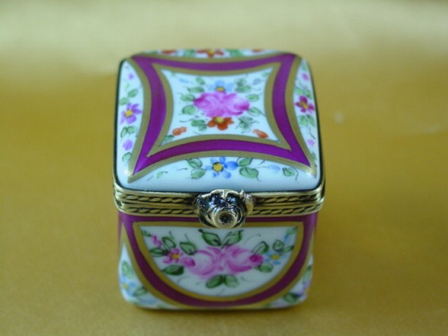 Burgundy and gold square with flowers