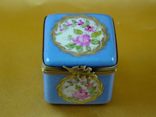 Light blue square with flowers