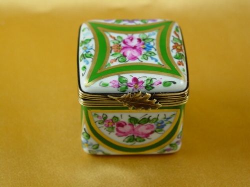 Square withdark green and flowers