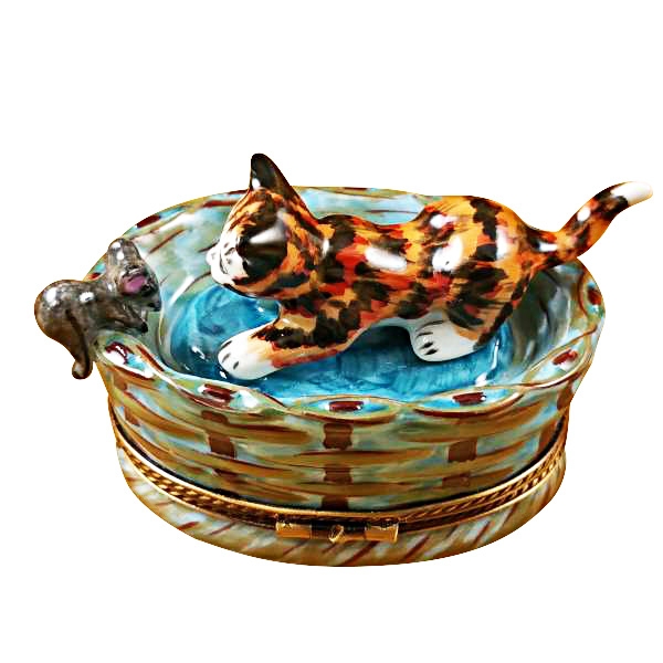 CAT IN BASKET W/MOUSE