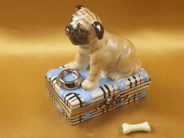 PUG WITH SPILT WATER & REMOVABLE BONE