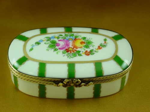 OVAL WITH GREEN STRIPES AND FLOWERS