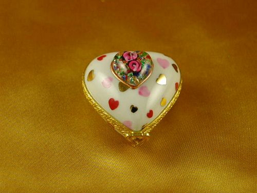 SMALL HEART W/HEART DECOR