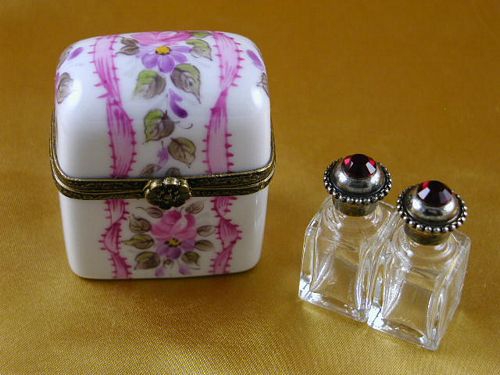CHEST W/TWO BOTTLES