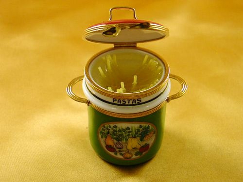 GREEN PASTA COOKER W/RED LID