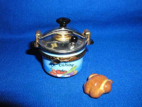 PRESSURE COOKER W/CHICKEN