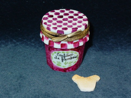 RASPBERRY PRESERVES WITH REMOVABLE TOAST