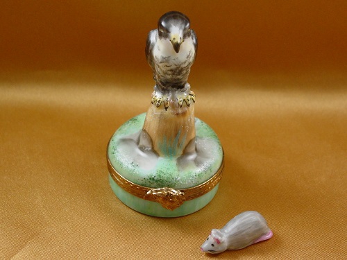 FALCON WITH MOUSE