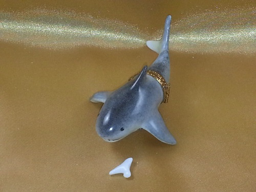 SHARK WITH REMOVABLE TOOTH
