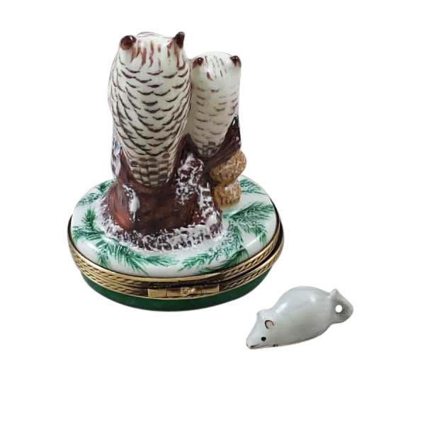 Two owls with snow mouse