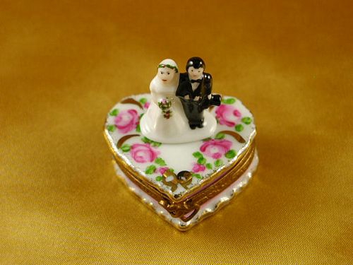 HEART W/BRIDE & GROOM