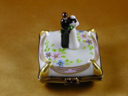PILLOW W/BRIDE & GROOM